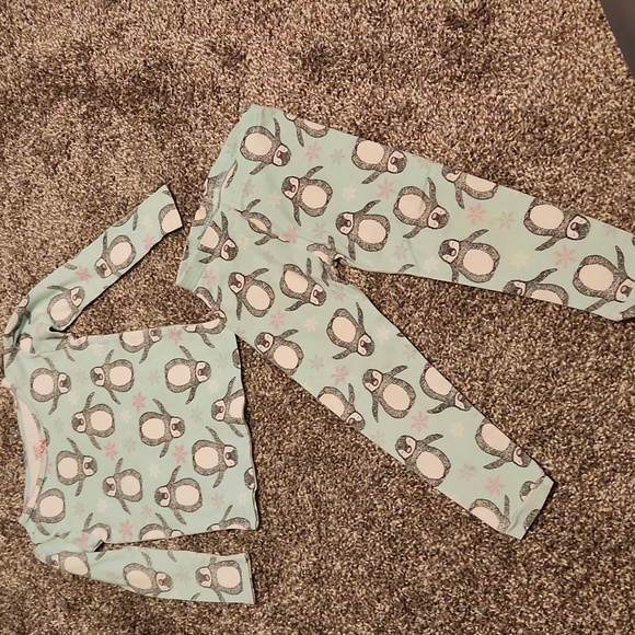 2T Pajamas - Picture 1 of 3